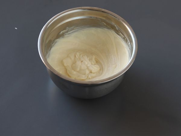 Ekonomisk ricottafondanttårta med endast 4 ingredienser - Beredning steg 1