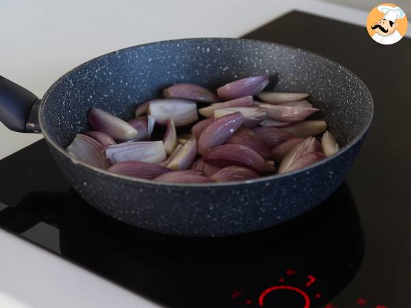 Tarte tatin med schalottenlök och fetaost, den oemotståndliga salta varianten! - Beredning steg 1