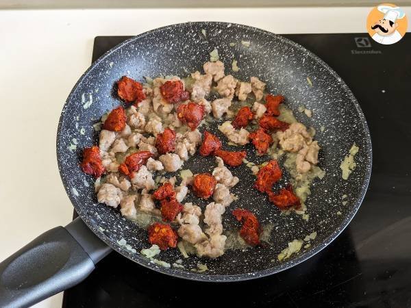 Risotto 'nduja och korv, en rätt med intensiv smak - Beredning steg 2