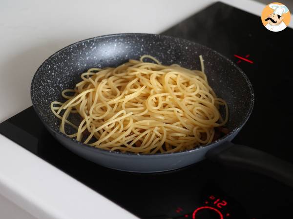 Spaghetti alla carbonara, det äkta italienska receptet! - Beredning steg 6