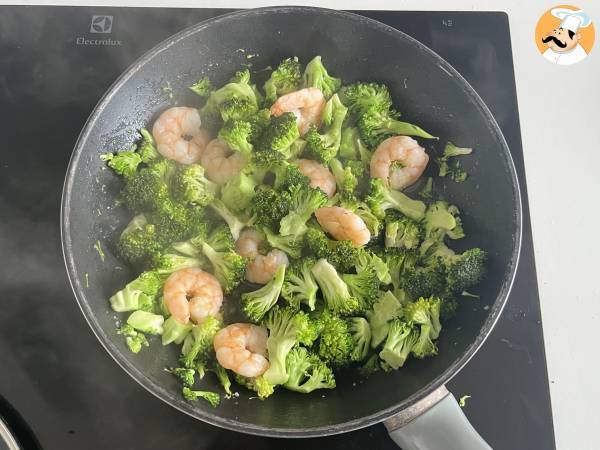 Broccoli och räkor i en kryddig koreansk sås - en enkel, balanserad och kryddig måltid - Beredning steg 2