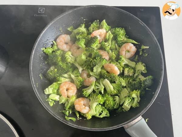 Fullkornsris med broccoli och räkor! Lätt och balanserad - Beredning steg 1