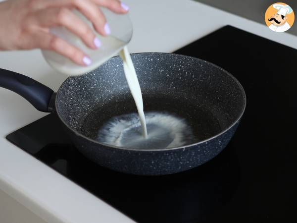 Hur man lagar Buldak-nudlar med carbonara-smak? Den bästa receptet! - Beredning steg 2