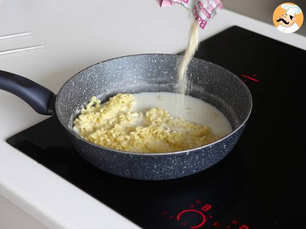 Hur man lagar Buldak-nudlar med carbonara-smak? Den bästa receptet! - Beredning steg 5