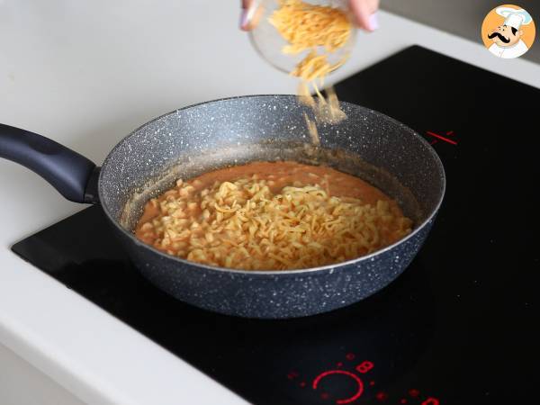 Hur man lagar Buldak-nudlar med carbonara-smak? Den bästa receptet! - Beredning steg 7