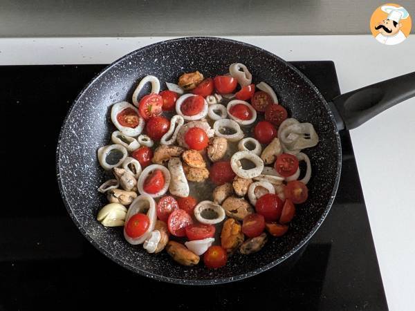 Pasta med frysta skaldjur - en välsmakande och snabb rätt - Beredning steg 2