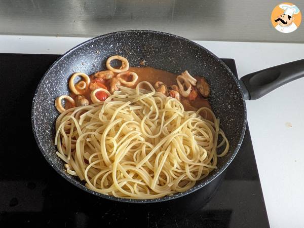 Pasta med frysta skaldjur - en välsmakande och snabb rätt - Beredning steg 5