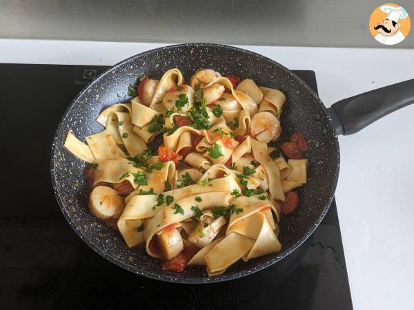 Pasta med pilgrimsmusslor, en elegant förrätt med skaldjur - Beredning steg 6