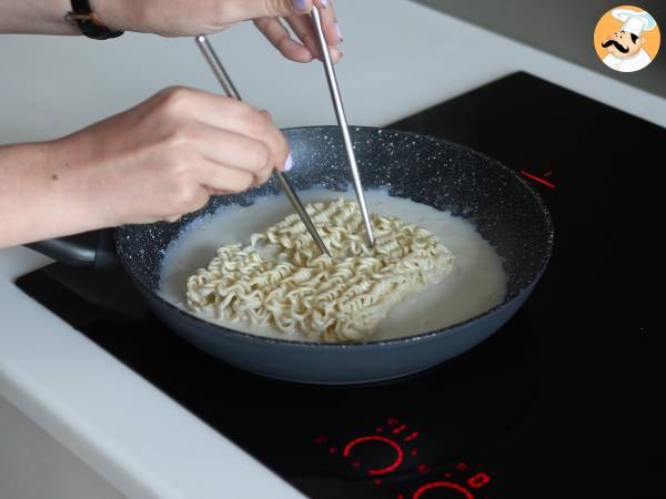 Hur man lagar Buldak med ostsmak? Snabbt och enkelt recept! - Beredning steg 3