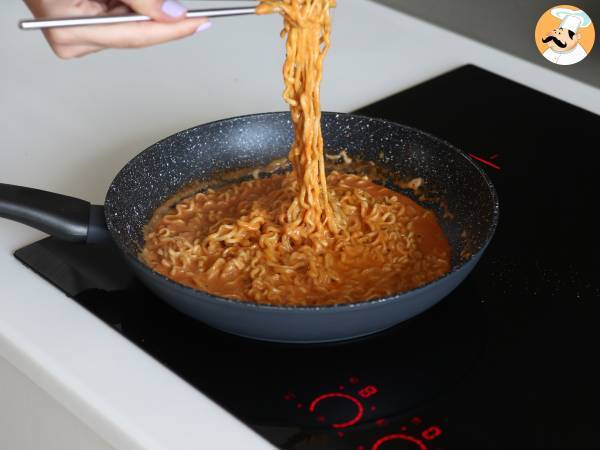 Hur man lagar Buldak med ostsmak? Snabbt och enkelt recept! - Beredning steg 7