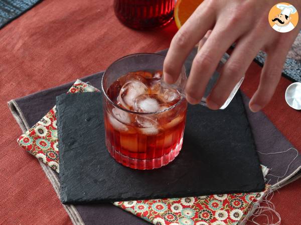 Negroni: receptet med rätt doser för att förbereda det hemma - Beredning steg 2