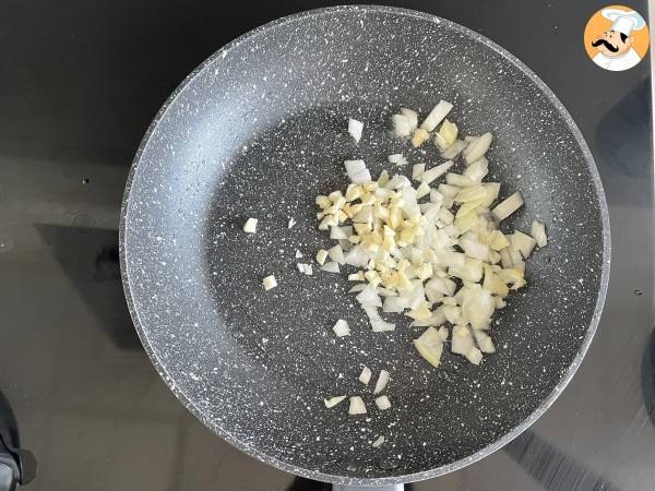 Ris med röda bönor och bacon: en typisk kubansk rätt - Beredning steg 2