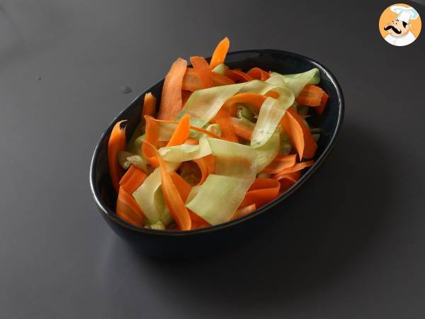 Grönsakssallad med tagliatelle och jordnötssås - Beredning steg 4