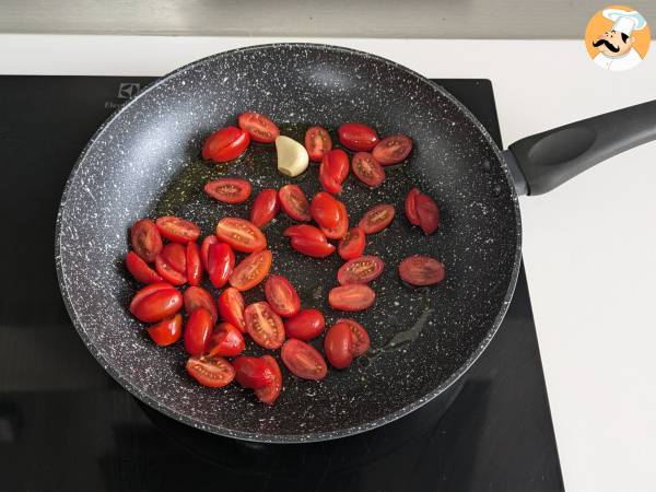 Krämig pasta med burrata och körsbärstomater - Beredning steg 1