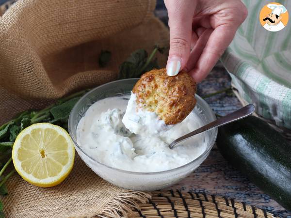 Superfräsch yoghurt-, feta-, citron- och myntasås! - Beredning steg 2