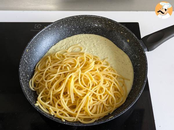 Krämig pasta med zucchini och grekisk yoghurt - Beredning steg 6