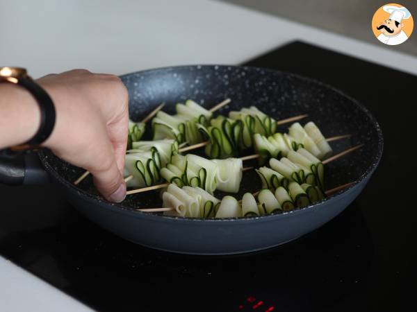 Zucchinikebab med en god, kryddig asiatisk sås - Beredning steg 5