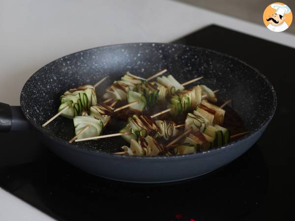 Zucchinikebab med en god, kryddig asiatisk sås - Beredning steg 6