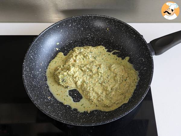 Pasta med zucchiniblommor, ricotta och pistagenötter - Beredning steg 5