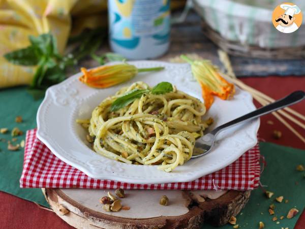 Pasta med zucchiniblommor, ricotta och pistagenötter - Beredning steg 7