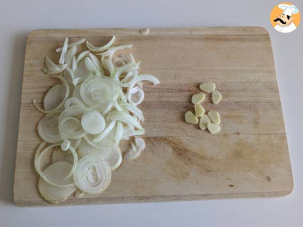 Krämig lökpasta: en välsmakande och superbillig rätt! - Beredning steg 1