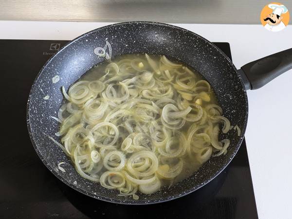 Krämig lökpasta: en välsmakande och superbillig rätt! - Beredning steg 3