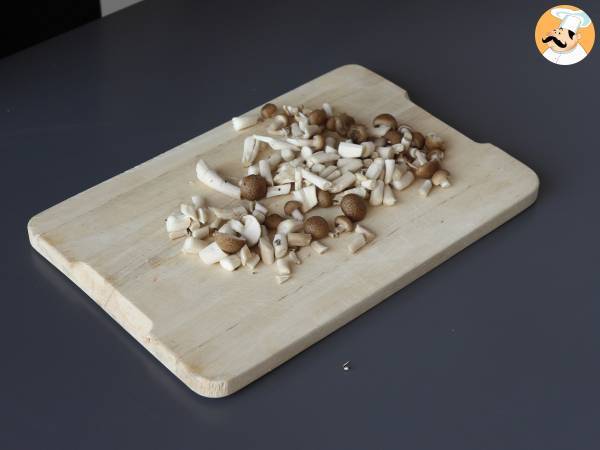 Hur lagar du snabbnudlar? Snabbt recept med nötkött och svamp! - Beredning steg 3