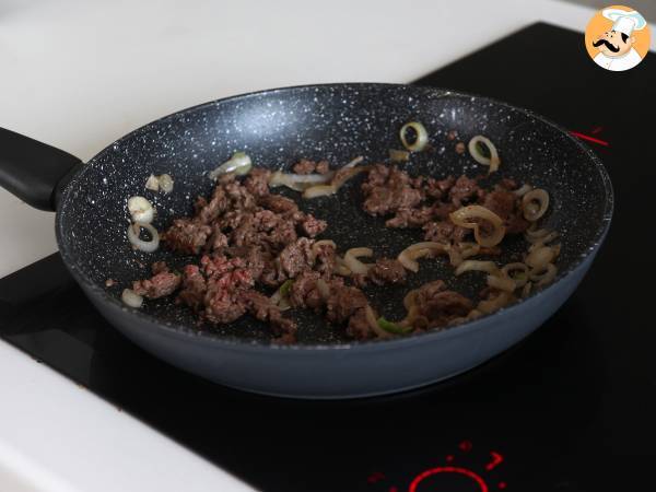 Hur lagar du snabbnudlar? Snabbt recept med nötkött och svamp! - Beredning steg 6