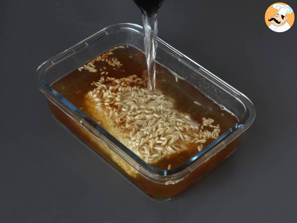 Hur lagar du snabbnudlar? Snabbt recept med nötkött och svamp! - Beredning steg 7