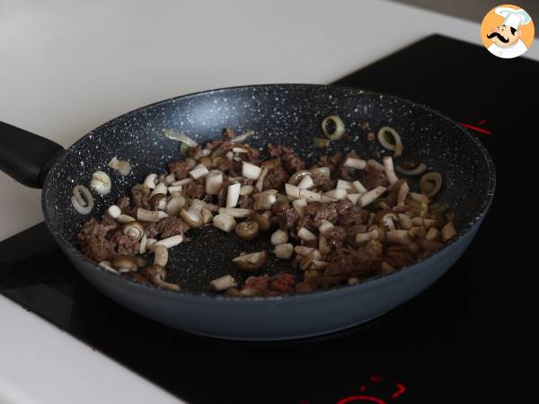 Hur lagar du snabbnudlar? Snabbt recept med nötkött och svamp! - Beredning steg 8