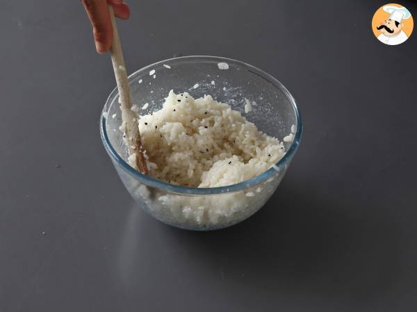 Tonfisk onigiri, den lilla japanska triangulära rismackan - おにぎり - Beredning steg 4