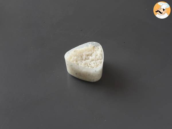 Tonfisk onigiri, den lilla japanska triangulära rismackan - おにぎり - Beredning steg 7