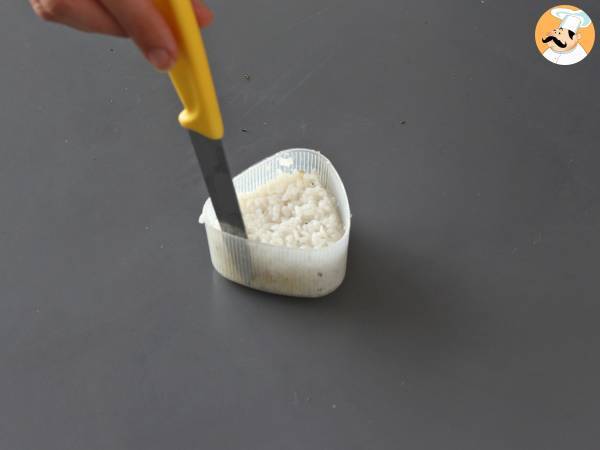 Tonfisk onigiri, den lilla japanska triangulära rismackan - おにぎり - Beredning steg 8