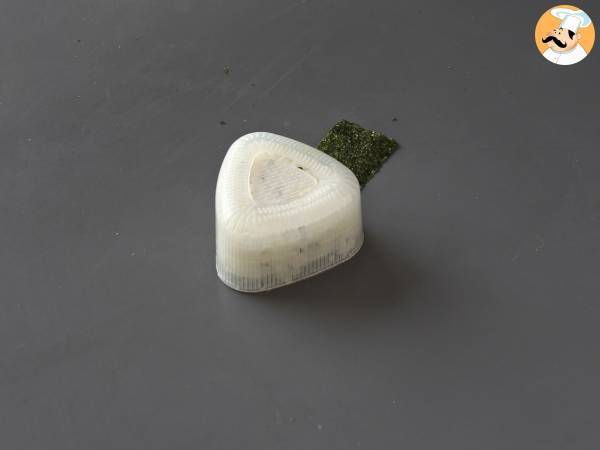 Tonfisk onigiri, den lilla japanska triangulära rismackan - おにぎり - Beredning steg 9
