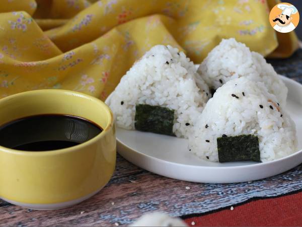 Tonfisk onigiri, den lilla japanska triangulära rismackan - おにぎり - Beredning steg 15