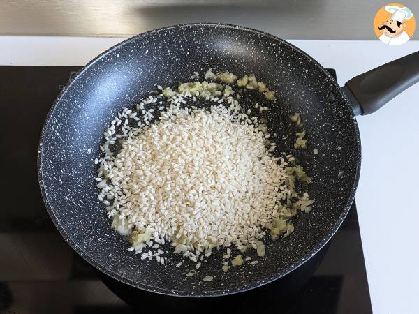 Risotto med rödbetor och gorgonzola: en explosion av färg och intensiva smaker - Beredning steg 4