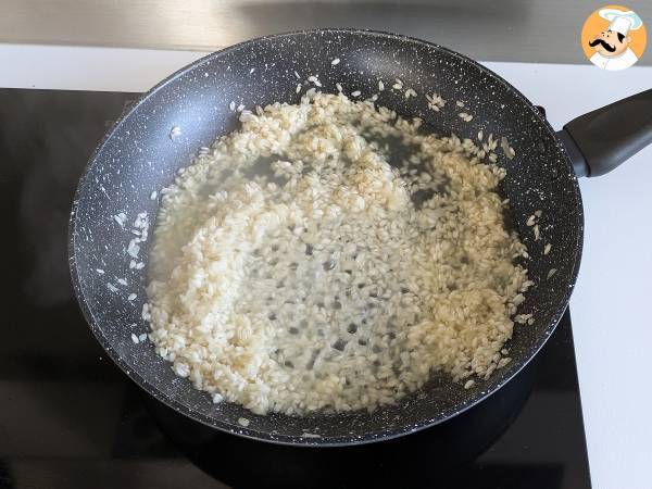 Risotto med rödbetor och gorgonzola: en explosion av färg och intensiva smaker - Beredning steg 5
