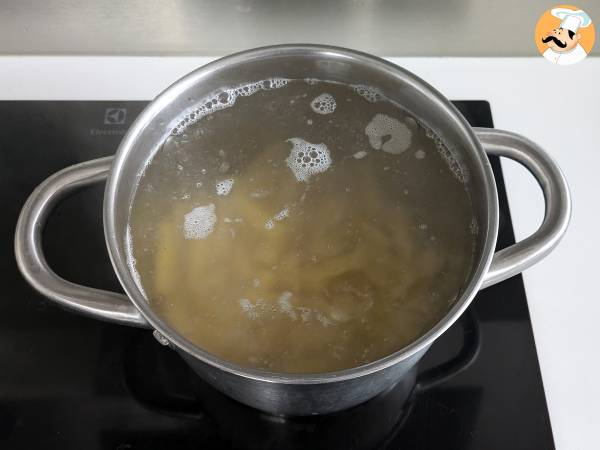 Pasta med ricotta och valnötter: krämig och knaprig - Beredning steg 1