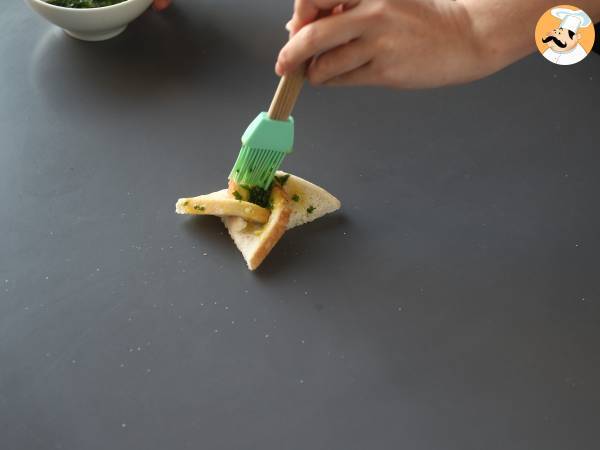 Vitlöksbröd i stjärnform med smörgåsbröd - Beredning steg 8