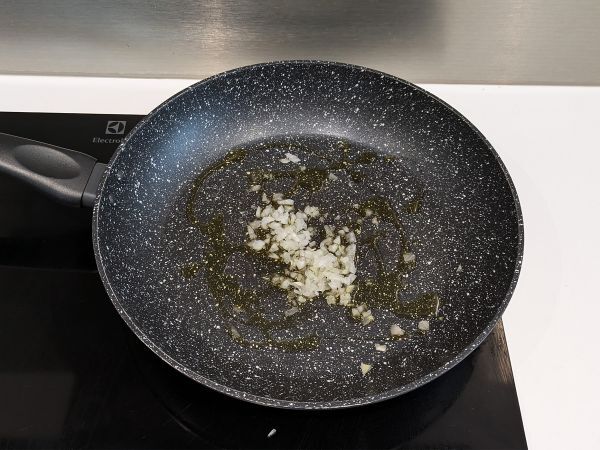 Pasta med bacon: lätt, billigt och krämigt - Beredning steg 1
