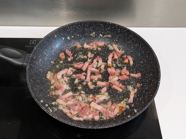 Pasta med bacon: lätt, billigt och krämigt - Beredning steg 2