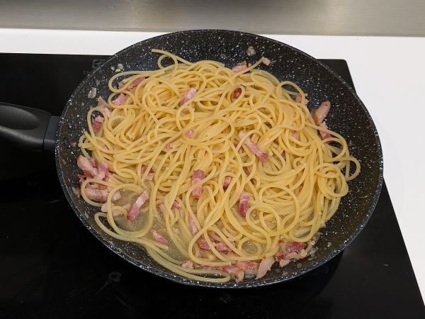 Pasta med bacon: lätt, billigt och krämigt - Beredning steg 4
