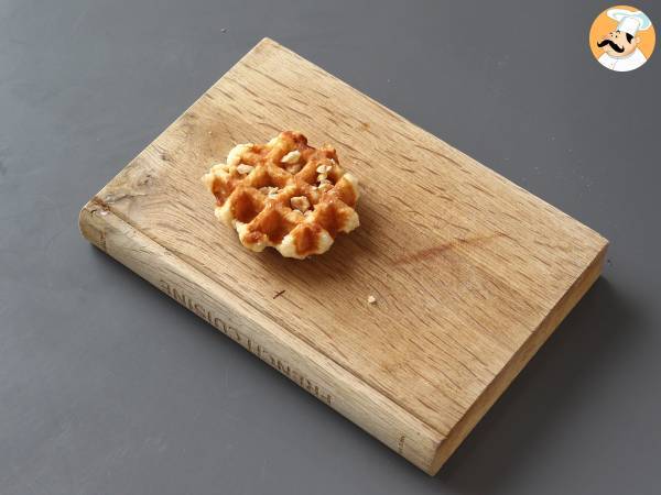 Våfflor med frukt, choklad och vispgrädde - Beredning steg 2