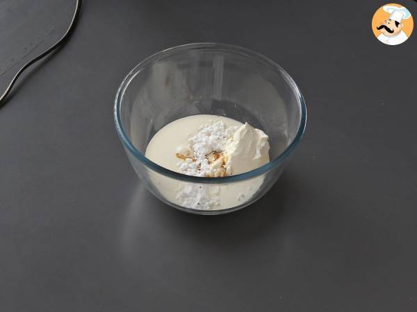 Våfflor med frukt, choklad och vispgrädde - Beredning steg 5