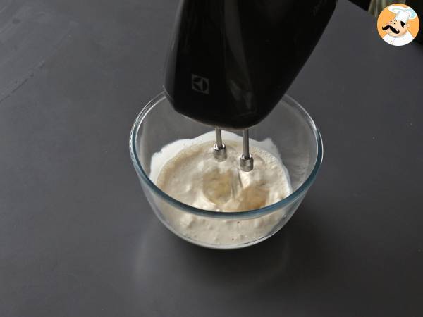 Våfflor med frukt, choklad och vispgrädde - Beredning steg 6