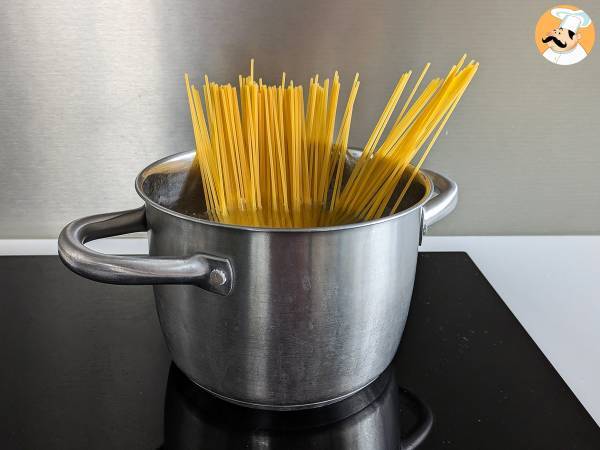 Spaghetti cacio e pepe: 3 ingredienser, en explosion av smak! - Beredning steg 1
