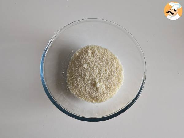 Spaghetti cacio e pepe: 3 ingredienser, en explosion av smak! - Beredning steg 4