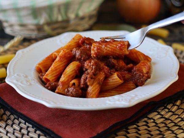 Pasta med korvsås: en enkel rätt med intensiv smak - Beredning steg 9