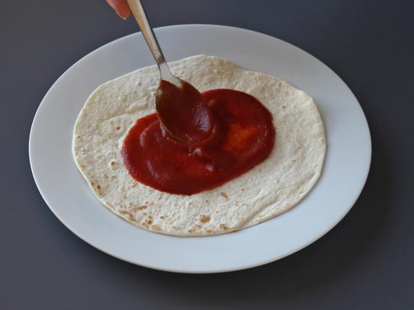 Vad man kan göra med tortillas: En gourmeträtt att dela med pizzasmak! - Beredning steg 2