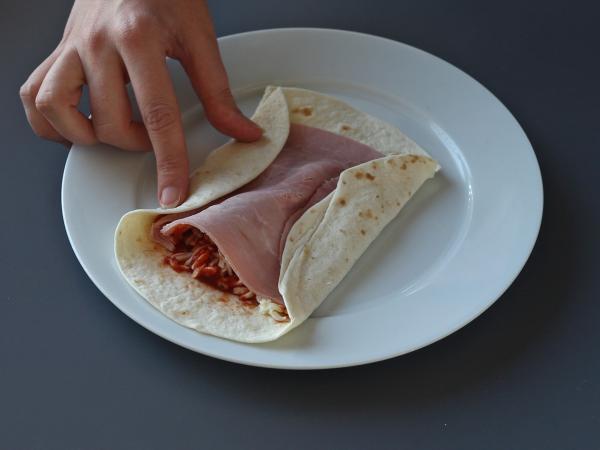 Vad man kan göra med tortillas: En gourmeträtt att dela med pizzasmak! - Beredning steg 4